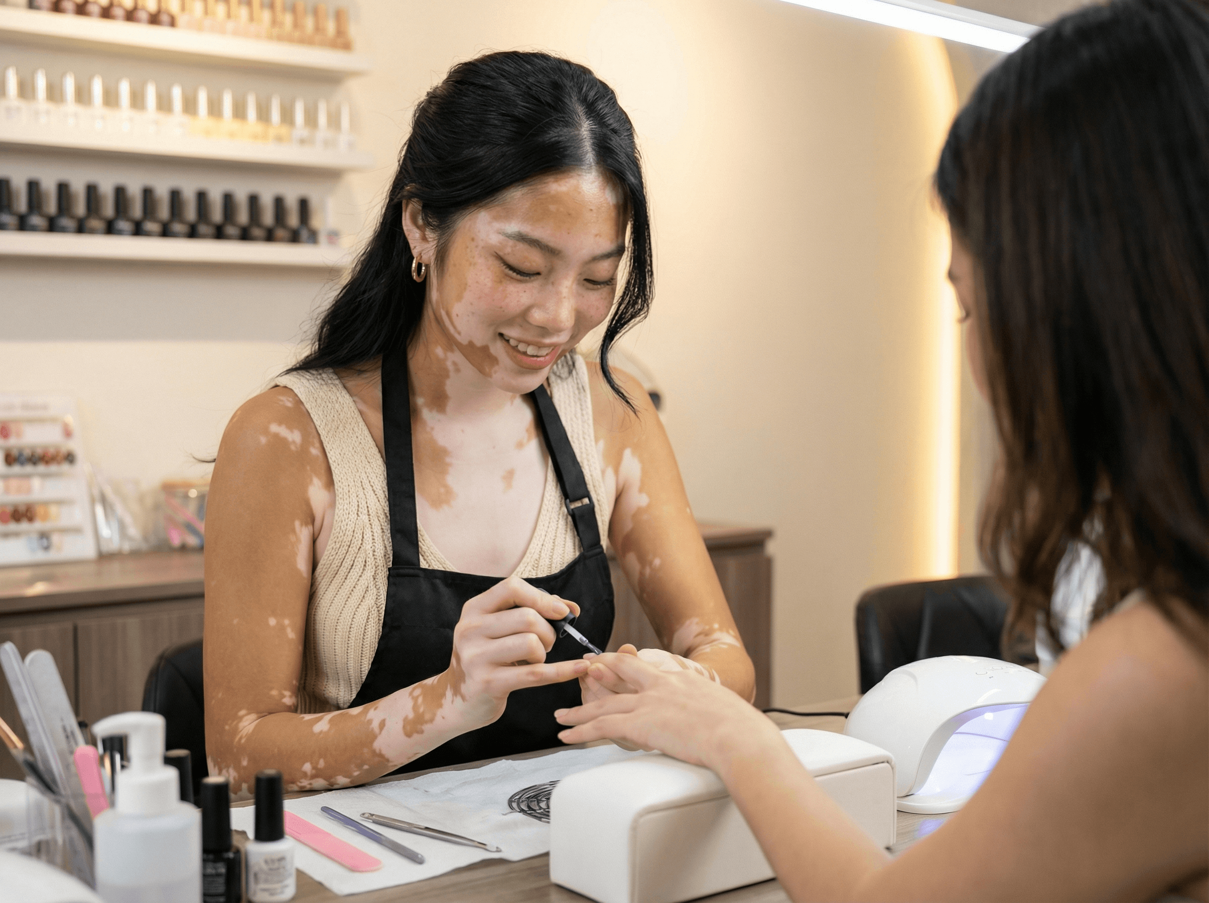 Saç dokusu üzerinde yumuşak, yüksek kontrastlı aydınlatma